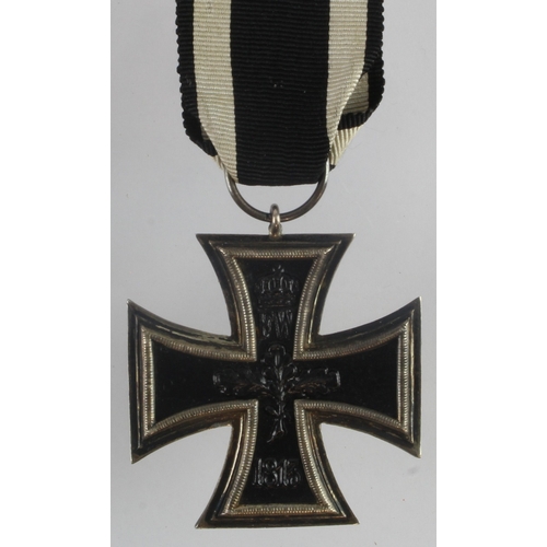 1103 - WW1 German Iron Cross 2nd Class, maker marked to ring