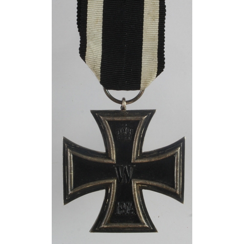 1103 - WW1 German Iron Cross 2nd Class, maker marked to ring