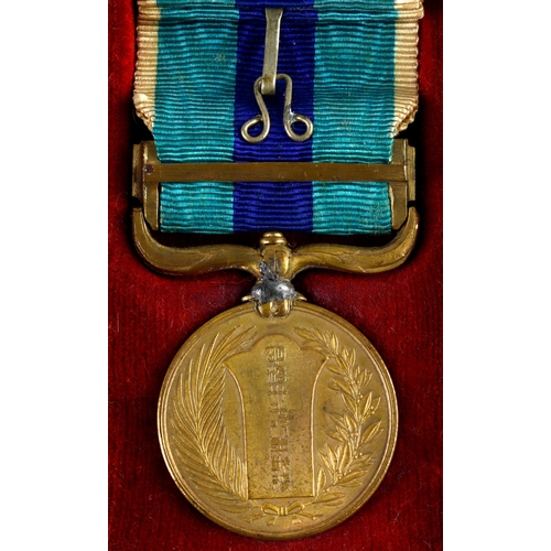 706 - Japanese 1904/05 Russian War medal in wooden case.