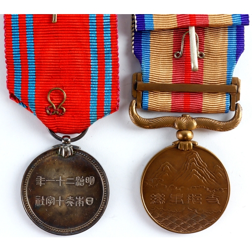 707 - Japanese 1937-45 China incident medal in case with Japanese Red Cross medal in case.