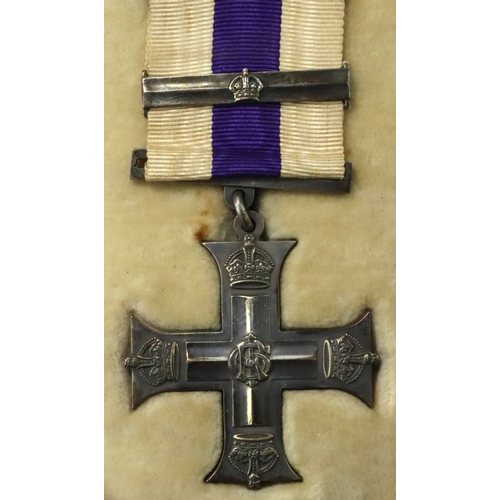 721 - Military Cross GV + Bar, unnamed as issued in original fitted case