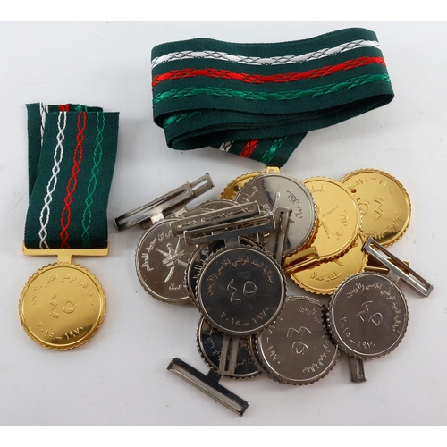 741 - Oman 45th Anniversary of Sultan Qaboos medal, 5x in gilt for Dignatories and 10x silver grade.