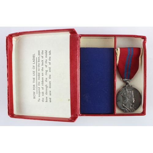 750 - QEII 1953 Coronation medal in box designed for a woman.