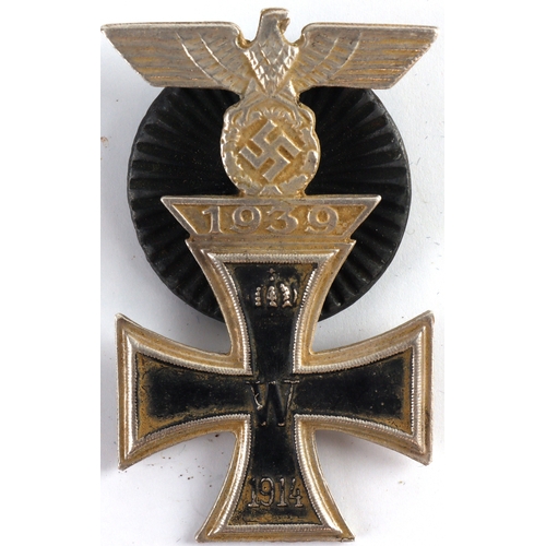 931 - German Iron Cross 1st class with combined 1939 bar to the iron cross private purchase screw back exa... 