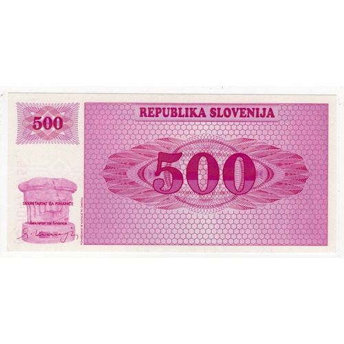 1082 - Slovenia 500 Tolarjev dated 1990, serial AC 90474756 (BNB B208a, Pick8a) Uncirculated