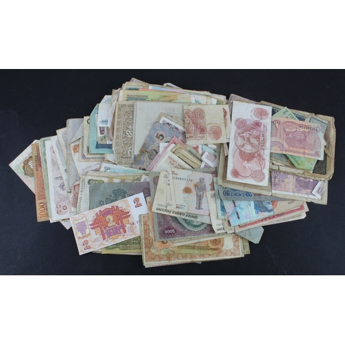 1162 - World (245), a group of mainly lower grade notes, many different countris seen, some duplication, mi... 