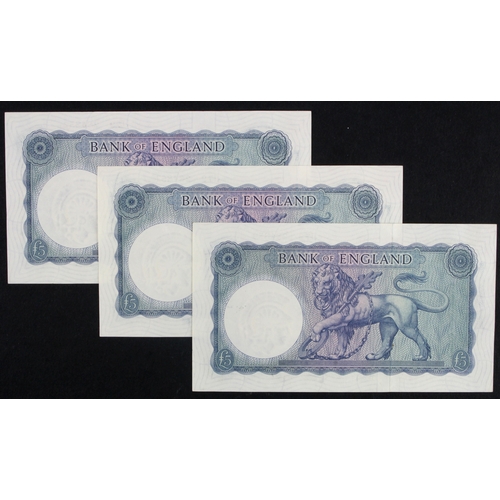 210 - O'Brien 5 Pounds (B280) issued 1961 (3), Lion & Key, a consecutively numbered run, serial J79 284850... 