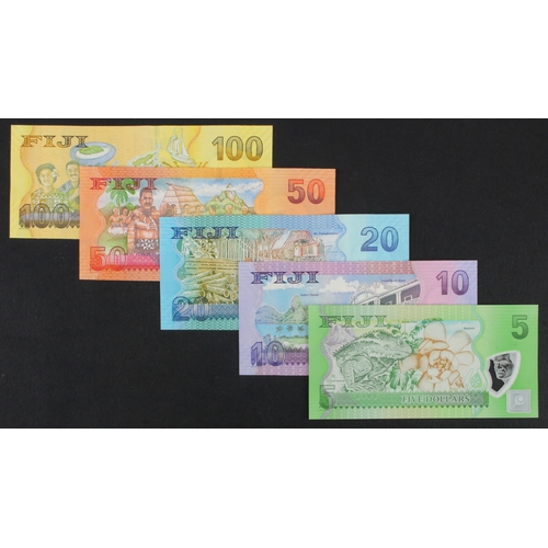 743 - Fiji (5), 100 Dollars, 50 Dollars, 20 Dollars, 10 Dollars, 5 Dollars issued 2013 (BNB B526 - B530, P... 