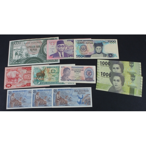 857 - Indonesia (44), a group of REPLACEMENT notes with 'X' prefix, 21/2 Rupiah dated 1961 (3), 10000 Rupi... 