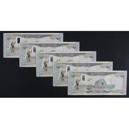 898 - Iraq 50000 Dinars (5) dated 2015 (AH1436), a consecutively numbered run, serial number 7609510 - 760... 