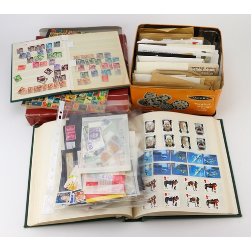 60 - GB - crate with UM, Mint and Used modern, plus a few older sets. Two Devon Albums of mainly QE2 apar... 