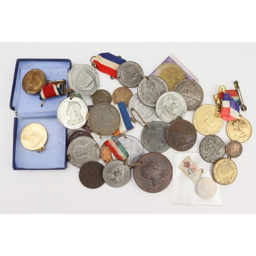 1091 - British Commemorative Medals (30) 19th-20thC base metal, Coronations, Jubilees etc. (mind pins)