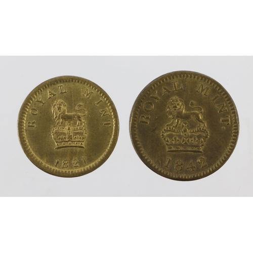 1120 - Coin Weights (2) Royal Mint Sovereign 1842 weight and Half Sovereign 1821 weight, EF, with a paper c... 