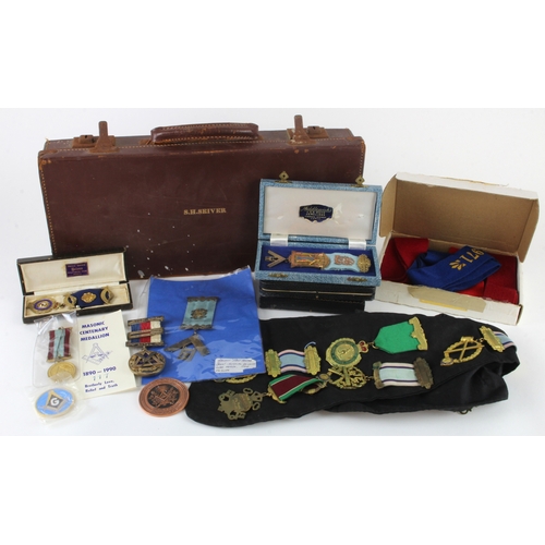 1160 - Masonic, a box of material including 17x jewels, one made of over 12g of 9ct gold; plus various rega... 