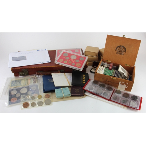 692 - GB & World coins, crowns, sets etc, including 6x silver proof crowns, many cu-ni crowns and £5 coins... 