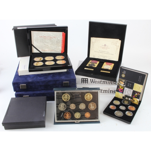 696 - GB & World commemorative coins, sets and medals. Includes 20x gilt/picture medals; 13x gilt/picture ... 