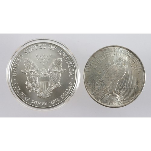 987 - USA Silver Dollars (2): Peace type 1922 UNC, and 1oz fine silver Eagle 2006 with selective gilding, ... 