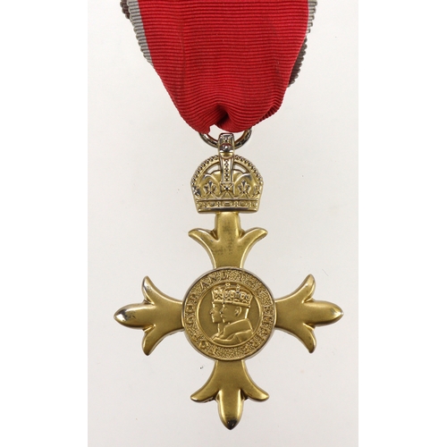 572 - OBE Order of the British Empire, modern tailors version in fitted case.