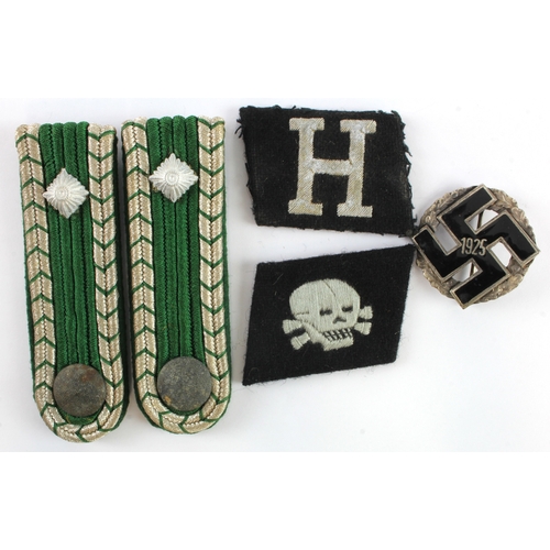 689 - German 3rd Reich shoulder boards badge and insignia.