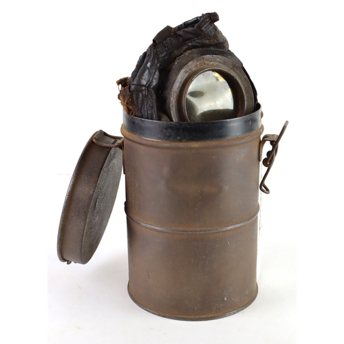 892 - German WW1 gas mask in its original metal case in reasonably good condition but the straps are missi... 