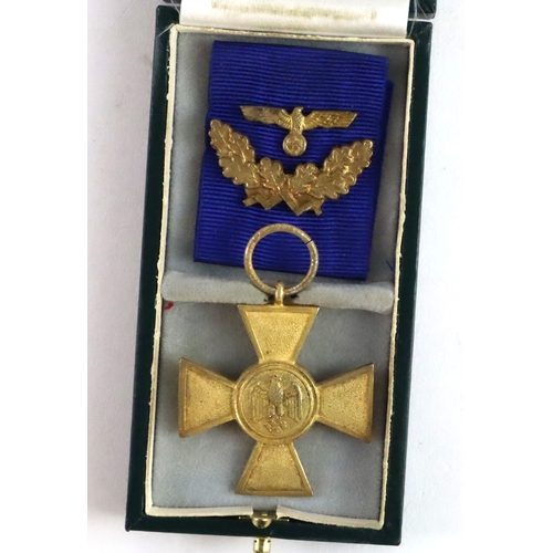 899 - German WW2 40 Year Army Long Service medal in case.