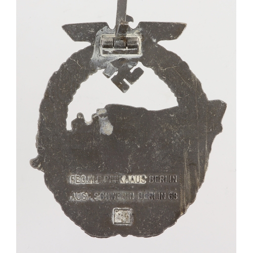 757 - German Kriegsmarine 1st type E boat war badge made by FEC.W.E.PEEKHAUS BERLIN pin hook missing.