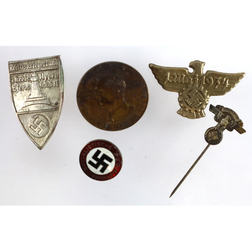 775 - German lapel badges various.