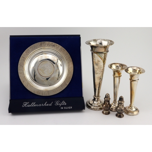 657 - Mixed Silver. A group of various silver hallmarked items, comprising 25th Wedding Anniversary dish (... 