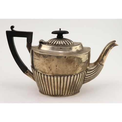 753 - Silver teapot, hallmarked 'Chester 1901' (hallmarks rubbed), length 24.5cm, total weight 11.6oz. app... 