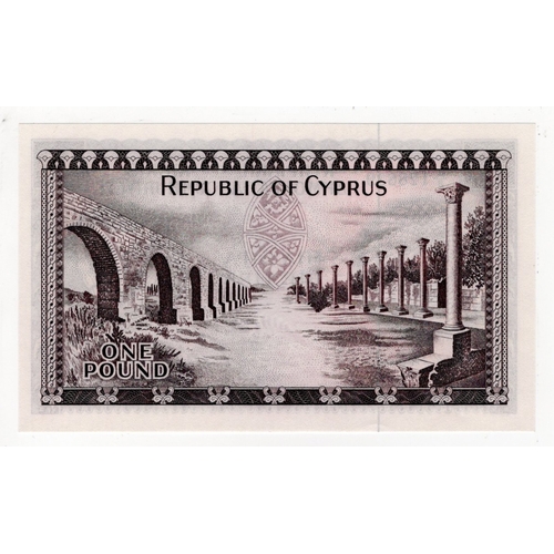 525 - Cyprus 1 Pound dated 1st December 1961, first date of issue, serial A/8 128839 (BNB B203a, Pick39a) ... 