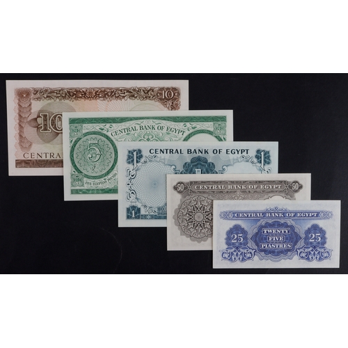 553 - Egypt (5), 10 Pounds & 5 Pounds dated 1964, 1 Pound dated 1966, 50 Piastres & 25 Piastres dated 1965... 