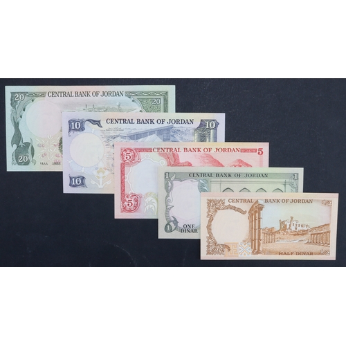 656 - Jordan (5), 20 Dinars dated 1988, 10 Dinars, 5 Dinars, 1 Dinar, 1/2 Dinar issued 1975 - 1992 (BNB B2... 