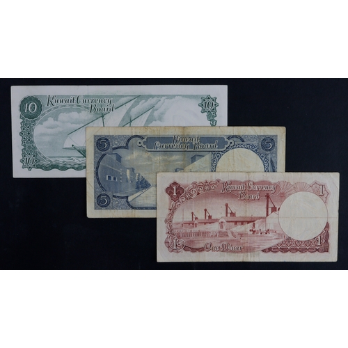 662 - Kuwait (3), 10 Dinars dated 1960 issued 1961 serial A/4 806108 (BNB B105a, Pick5) small edge nick in... 