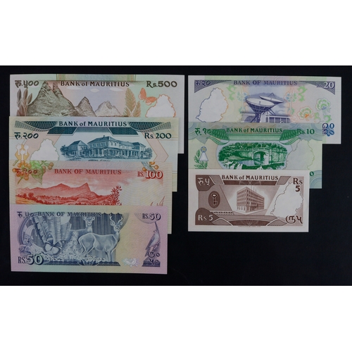 699 - Mauritius (7), 500 Rupees, 200 Rupees, 100 Rupees, 50 Rupees, 20 Rupees, 10 Rupees & 5 Rupees issued... 