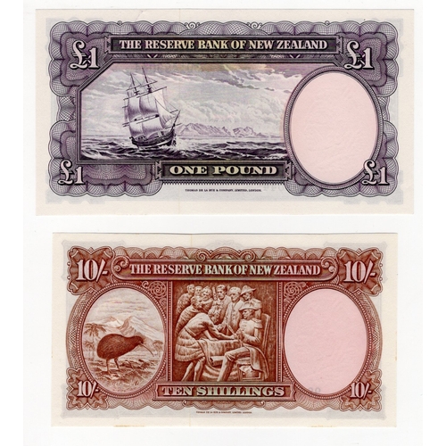 724 - New Zealand (2), 10 Shillings and 1 Pound issued 1960 - 1967, signed R.N. Fleming, with yellow secur... 