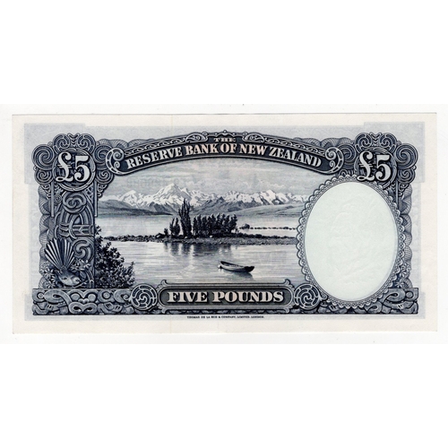 732 - New Zealand 5 Pounds issued 1960 - 1967, with security thread, signed Fleming, serial E9 486088 (BNB... 