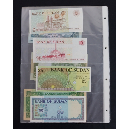 856 - Sudan (17), a collection in album sleeves, 25 Piastres and 50 Piastres 1981, 5 Pounds, 1 Pound & 25 ... 