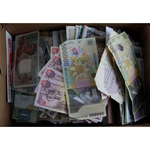 946 - World (approx. 1600 notes), large group in a box with duplication and in mixed grades with some dama... 