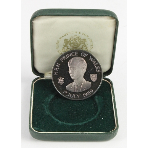 796 - British Commemorative Medal, hallmarked silver d.40mm, 32.1g: Investiture of the Prince of Wales 196... 