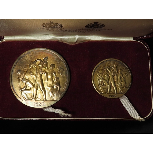 802 - British Commemorative Medals (2) silver gilt, d.57mm & d.38mm, 81g & 40.5g: Voyage of the Mayflower ... 