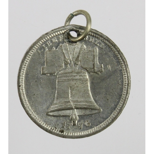 937 - USA Commemorative Medalet, white metal d.18mm: Portrait of George Washington r. / Liberty Bell 1776,... 