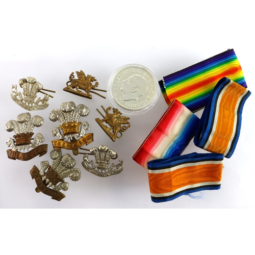 661 - Cap badges collars etc The Welsh Regt, some WW1 ribbons and a silver 1oz coin  (Qty)