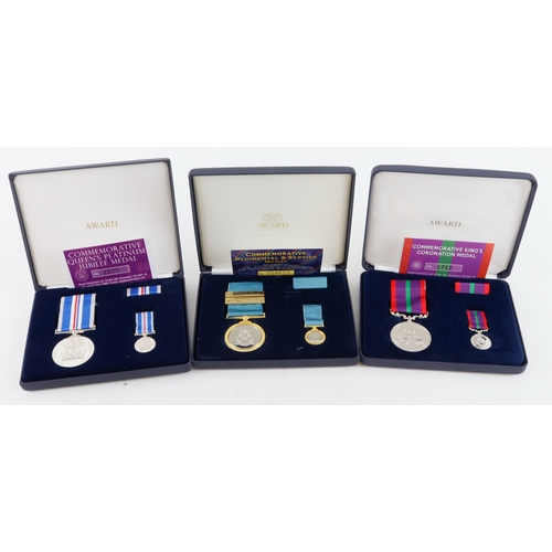 666 - Commemorative Medals (full size and miniature) awarded to (E1934973 SAC J R Woods RAF Regiment) all ... 