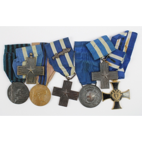 721 - Italy - small selection of various medals, one missing its suspension  (7)