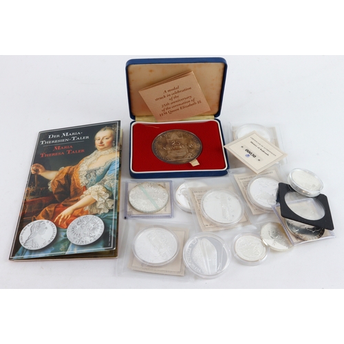 712 - World Silver Medals (10 and 3x Maria Theresa restrikes) noted Royal Mint QEII Jubilee 1977 medal EF ... 