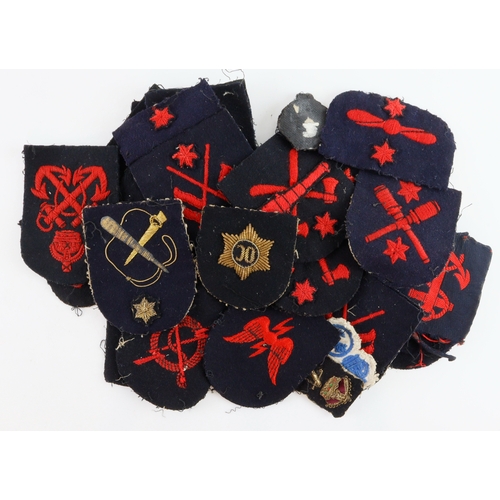 1081 - CLOTH BADGES – ROYAL NAVY WW2 Rating Arm Badges and Cap Badges all in excellent condition. (approx 2... 