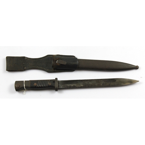 921 - German WW2 K98 bayonet with frog unmatched numbers.