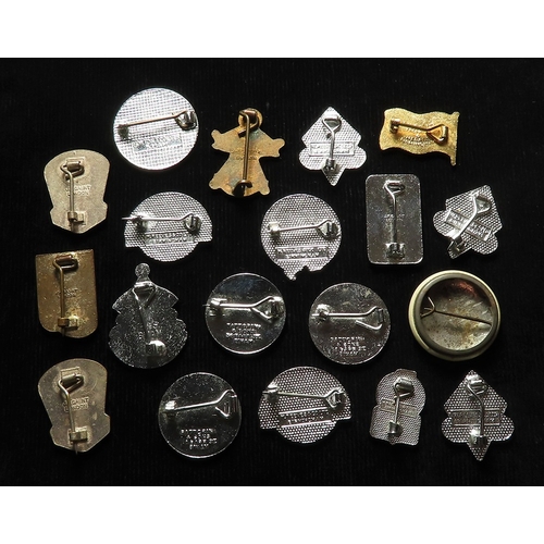 757 - Holiday Camp Badges: Butlins (17), Pontins (1) and Corton Beach (1).