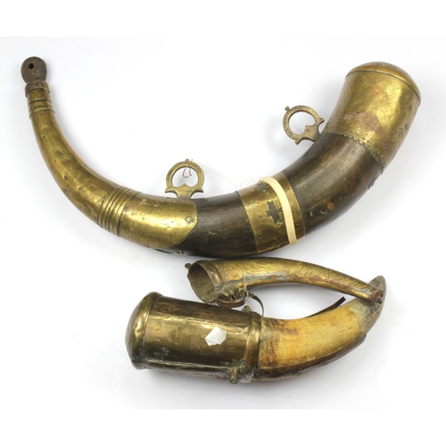914 - Vintage powder horns.  (2)