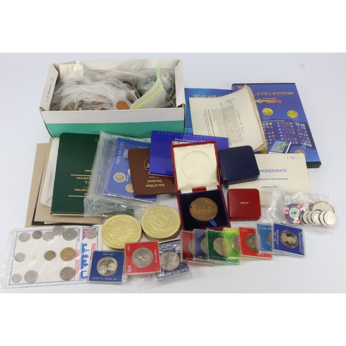 World base coins, crowns, sets, medals etc. A large quantity of mixed ...